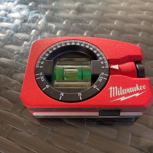 Milwaukee Red Level Tool magnet pocket level